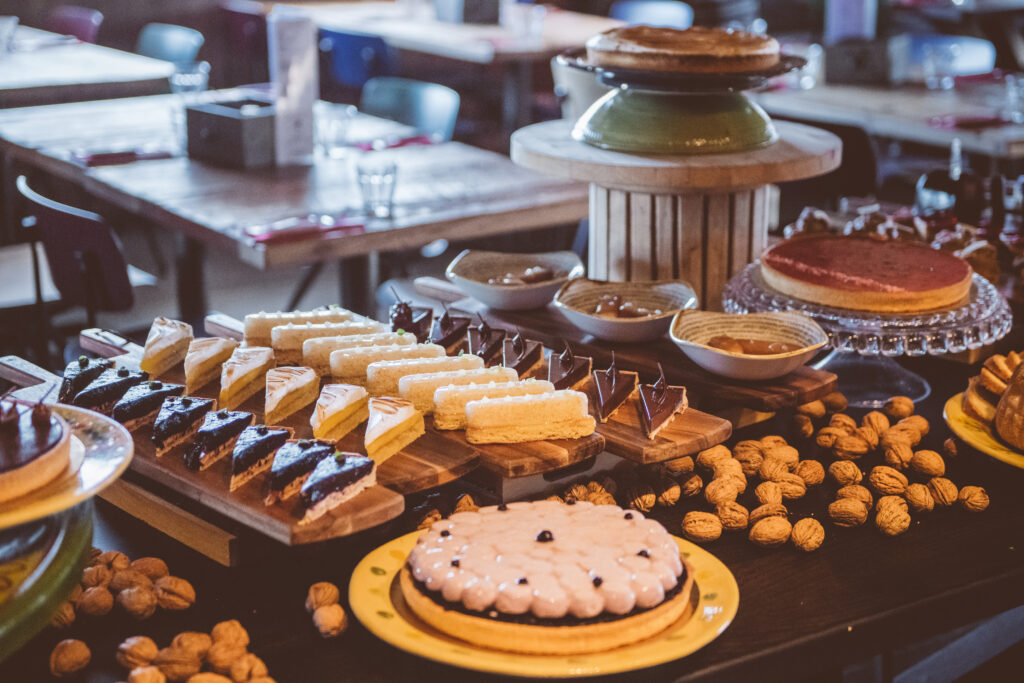 buffet de desserts - salle de restauration - Alpette Megève